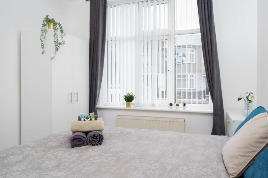 Beautiful 4 Bed Immaculate Condition Refurbished Property Ромфорд Екстер'єр фото